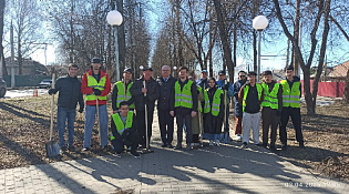 Субботник на Аллее Дружбы